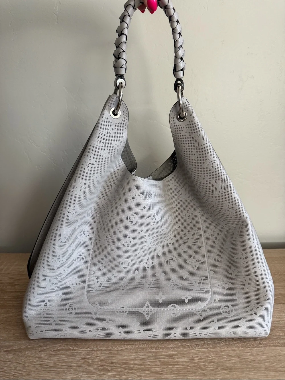 Louis Vuitton elegant louis
